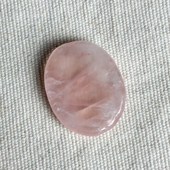 Rose quartz worry stone - Picture 1 of 4